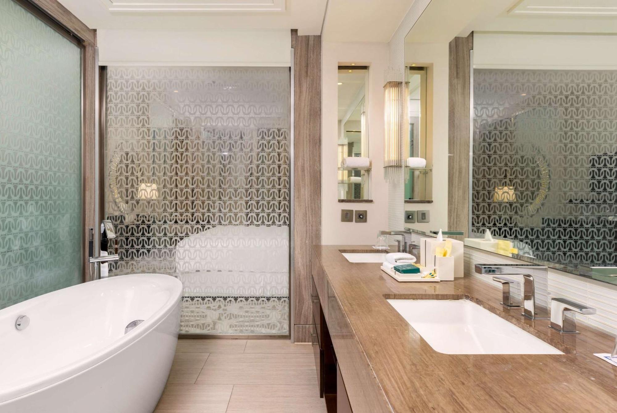 Hilton Al Habtoor Hotel 5*
